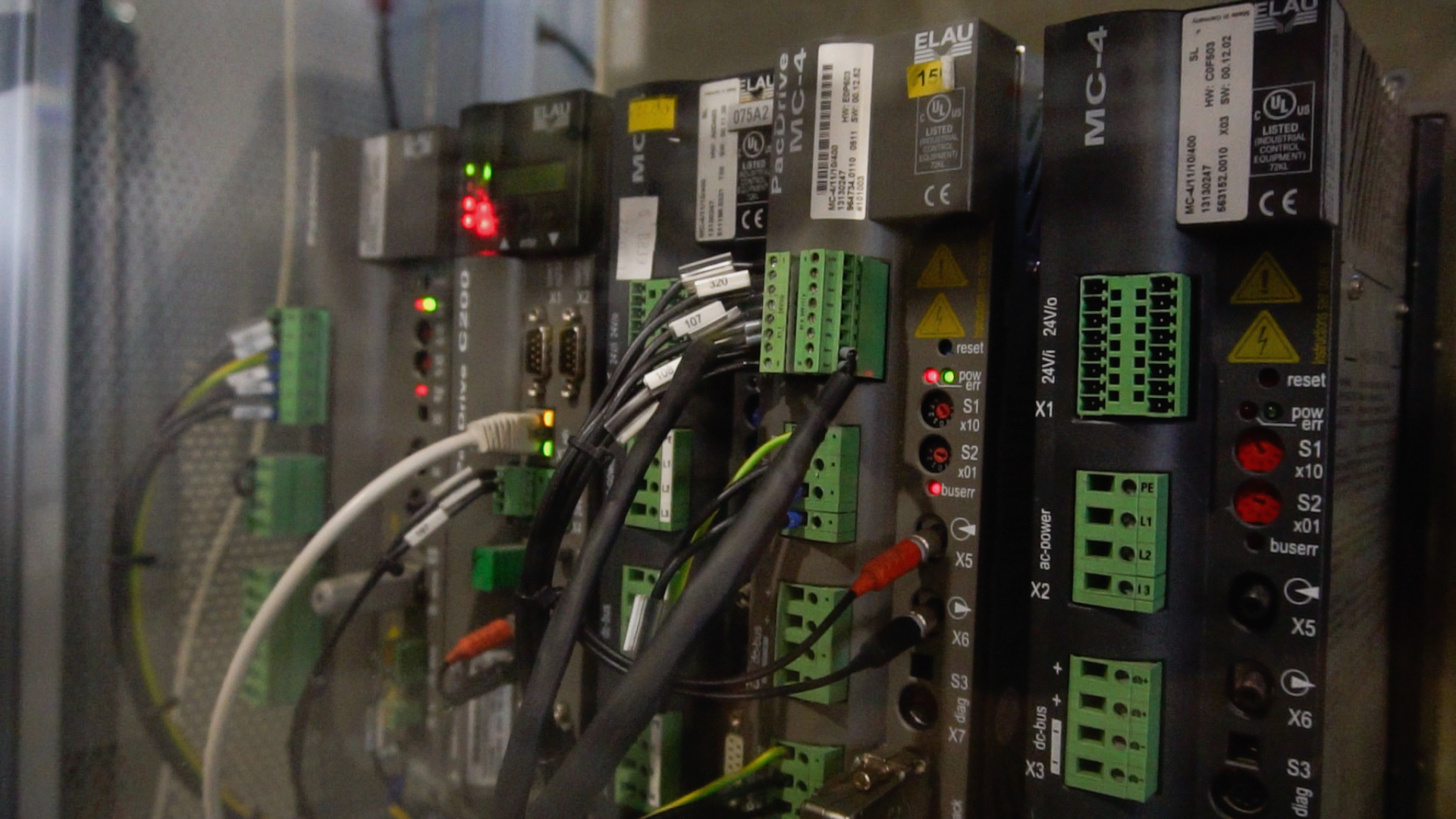 Testing the servo drive on the test bench
